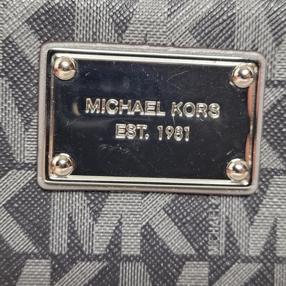 Michael Kors Zip Around Large Jet Set Wallet - Picture 6 of 8